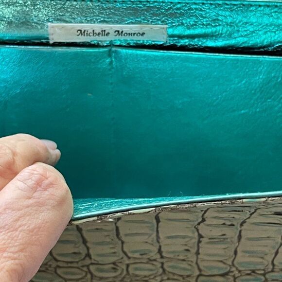 Michelle Monroe RARE Croc Embossed Clutch with Chain Shoulder Strap - Picture 7 of 13